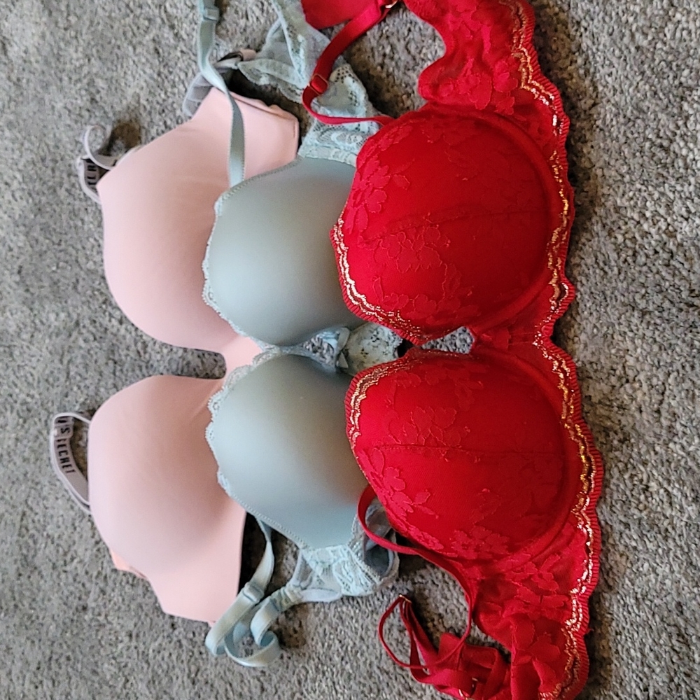 Victoria's secret 32D Bra Bundle